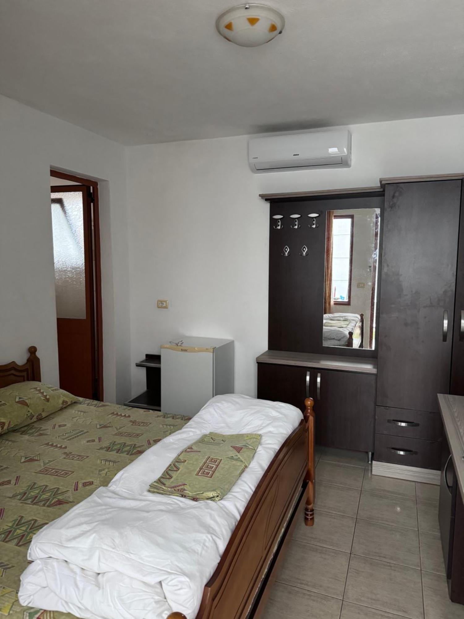Hotel Vila Cano Durrës Esterno foto