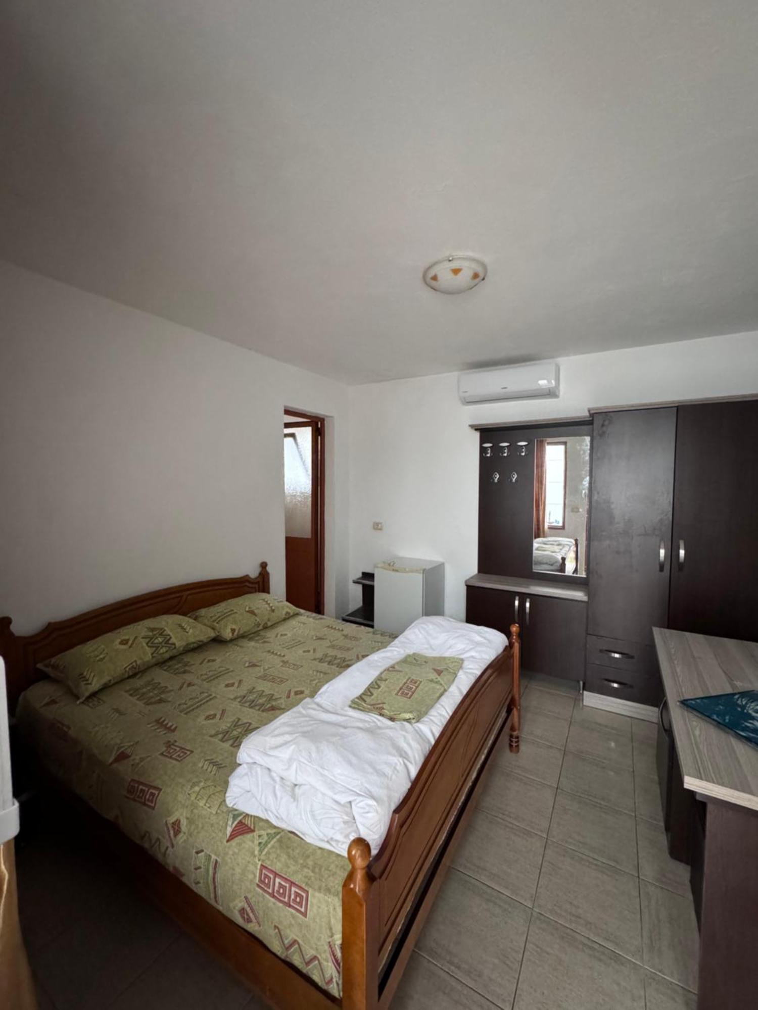 Hotel Vila Cano Durrës Esterno foto