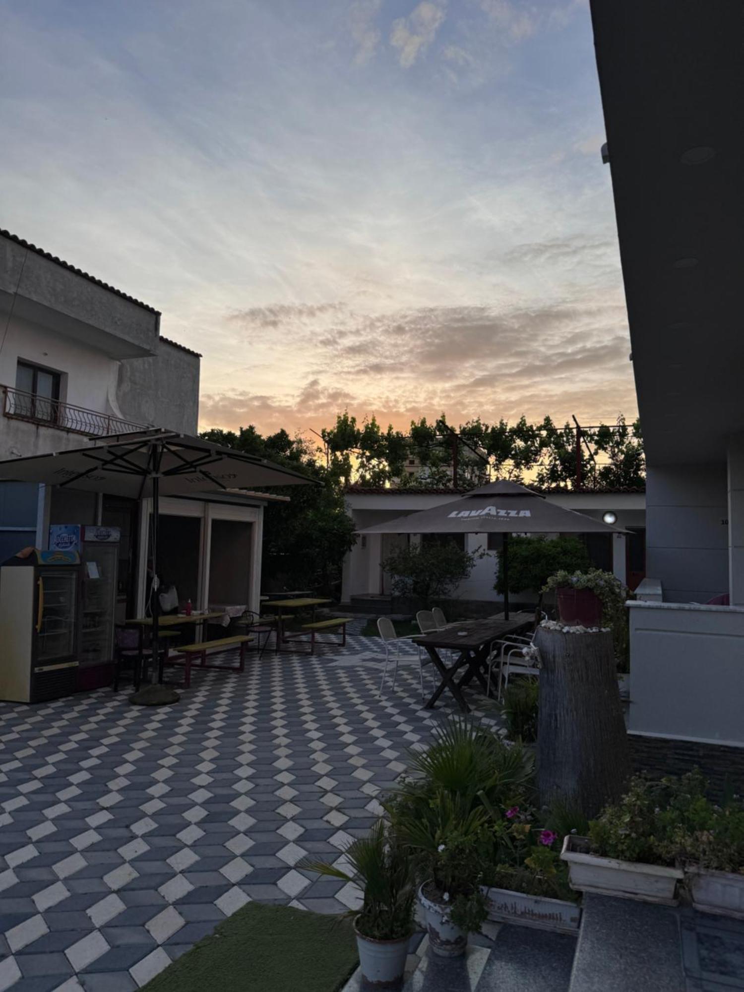 Hotel Vila Cano Durrës Esterno foto