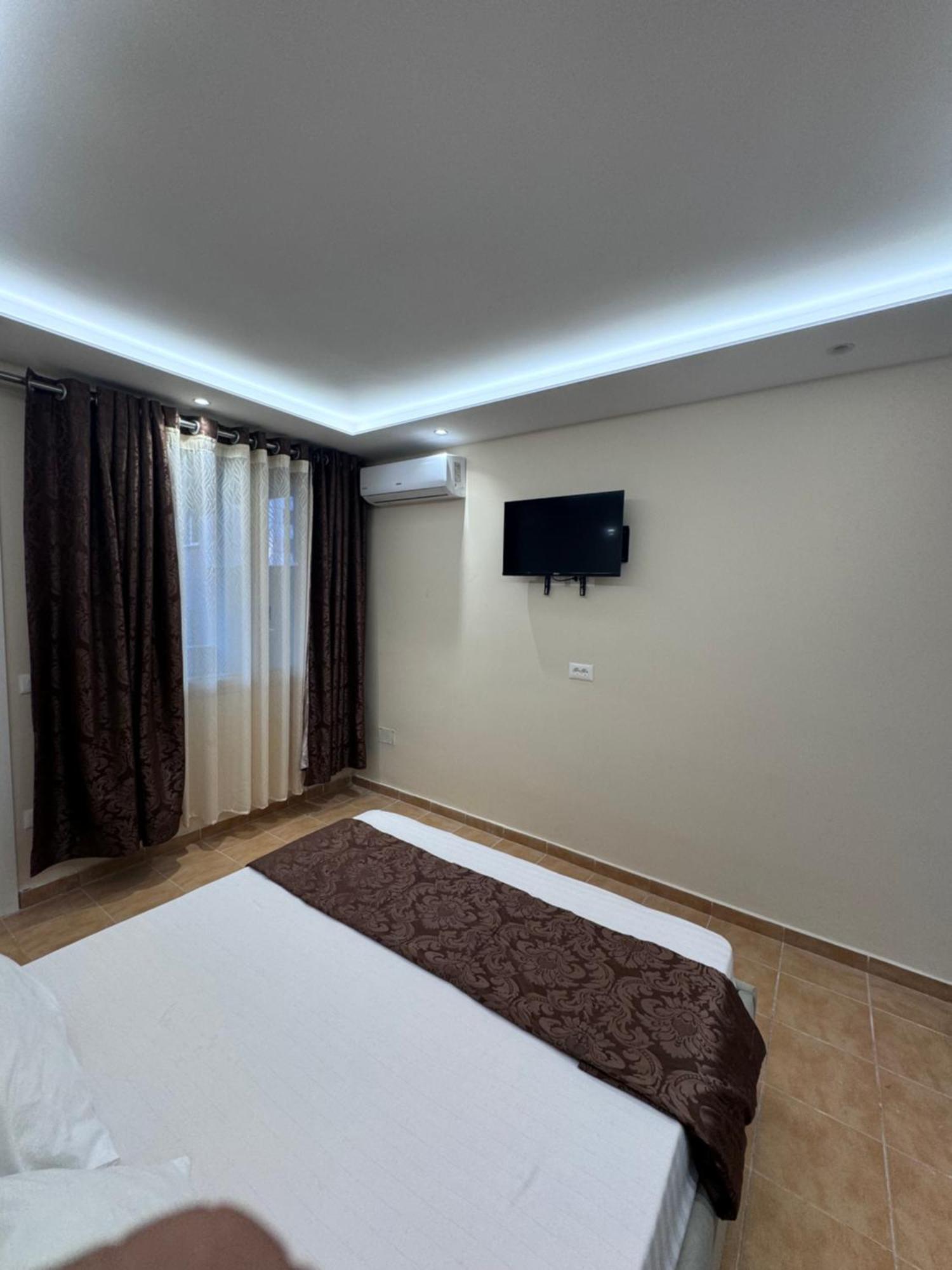 Hotel Vila Cano Durrës Esterno foto