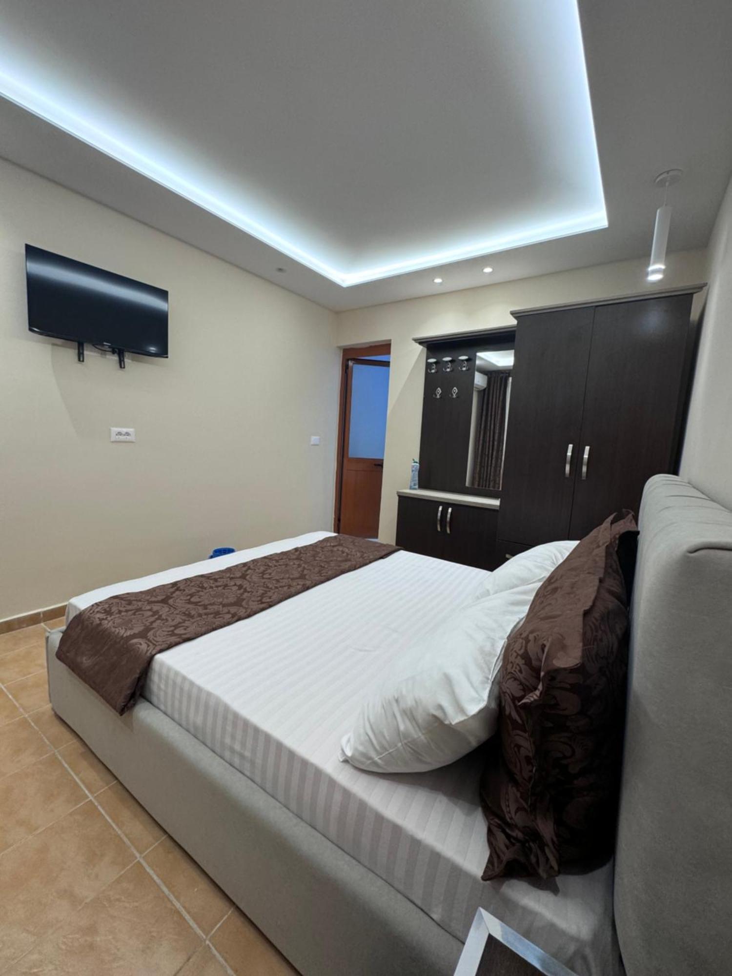 Hotel Vila Cano Durrës Esterno foto